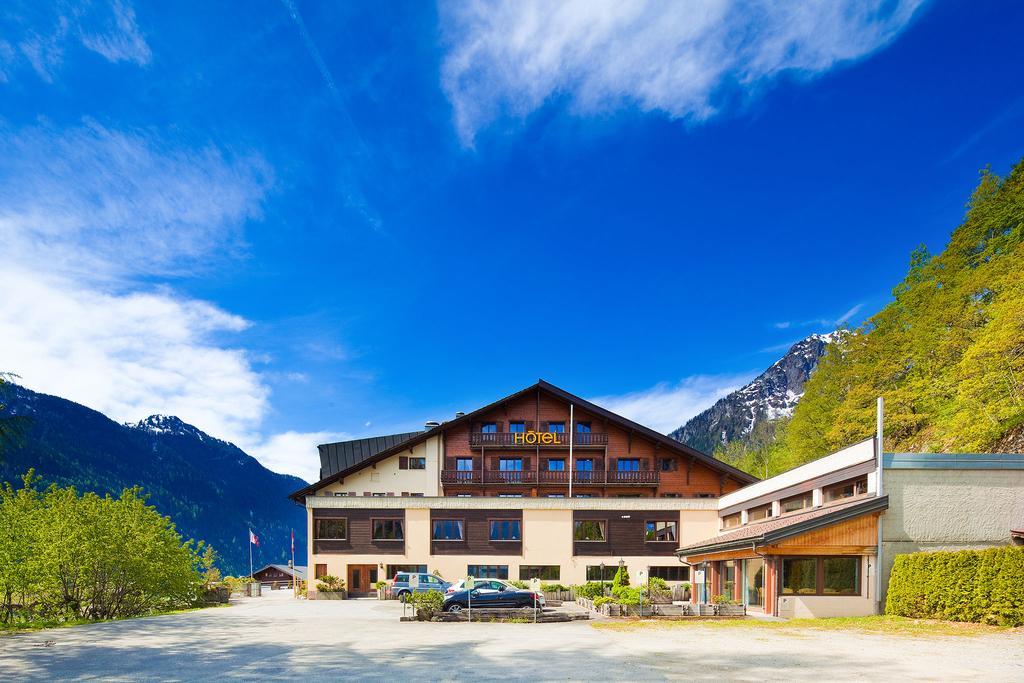 Hotel Aux Mille Etoiles Salvan Exterior foto